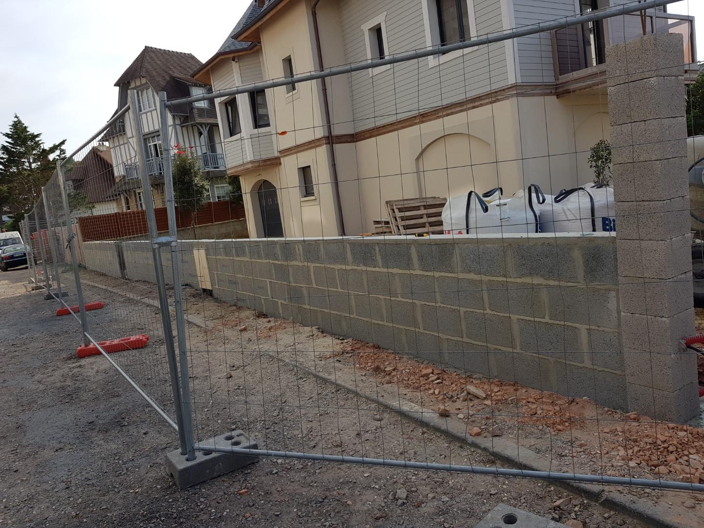Construction d'un muret à Deauville